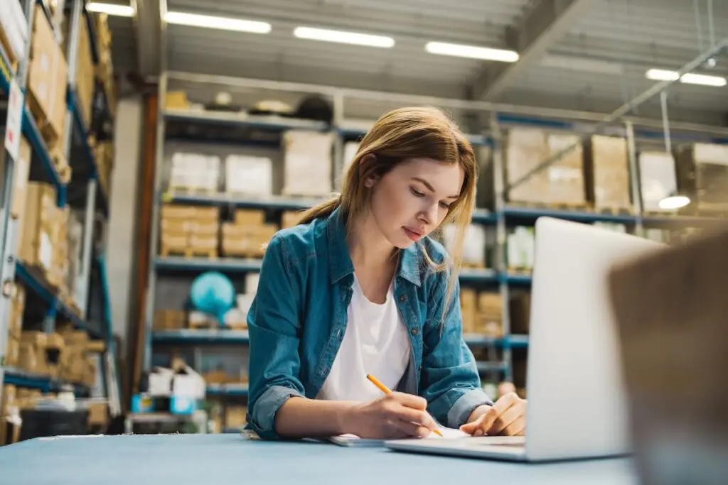 female c-store distribution office worker using reporting tool