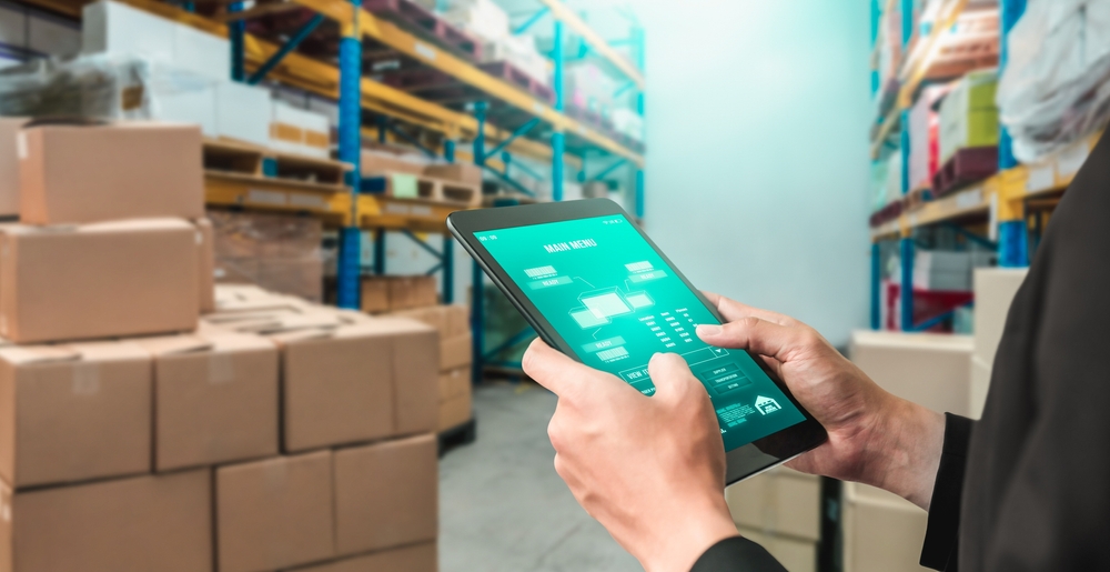 distribution manager using erp tablet in warehouse