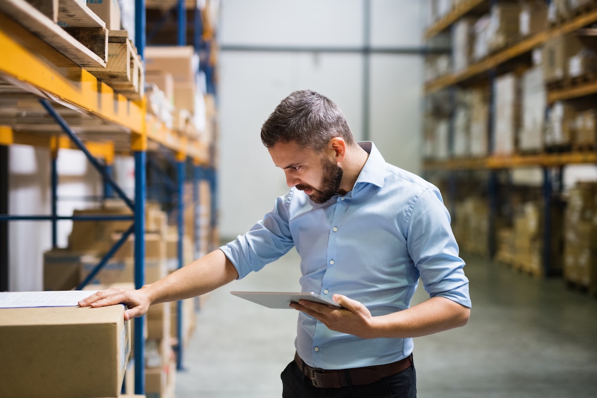 distribution manager using data analytics tablet in warehouse