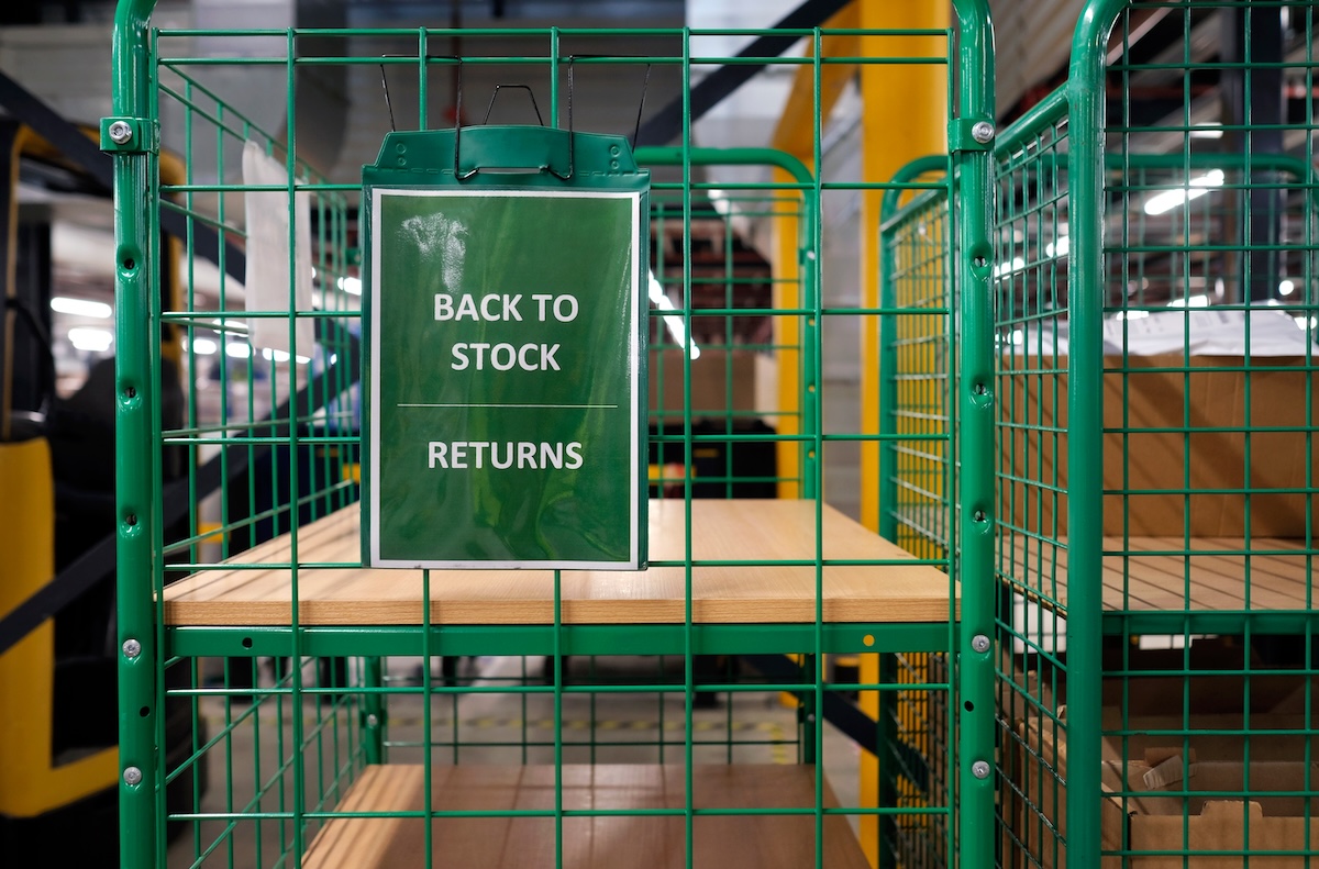 Rack for warehouse returns in a distribution center
